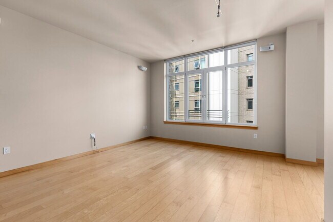 Building Photo - 1255 NW 9th Ave