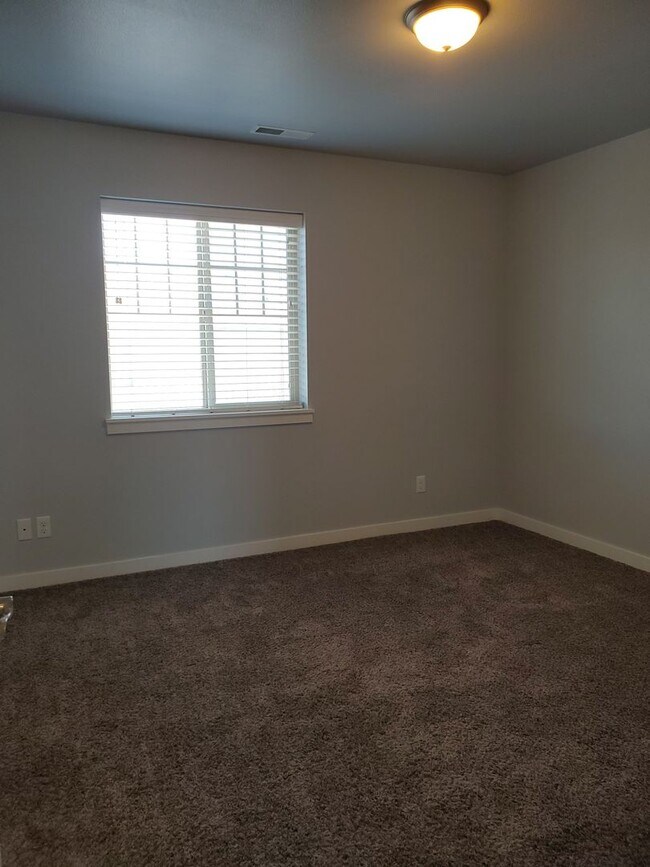 Building Photo - 8779 W Pine Valley Ln