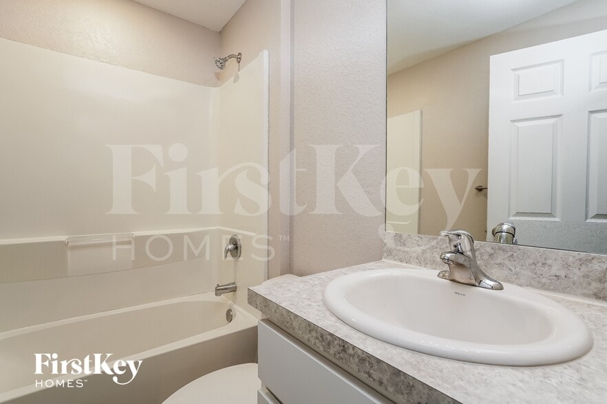 Building Photo - 1113 NW 1st Ave