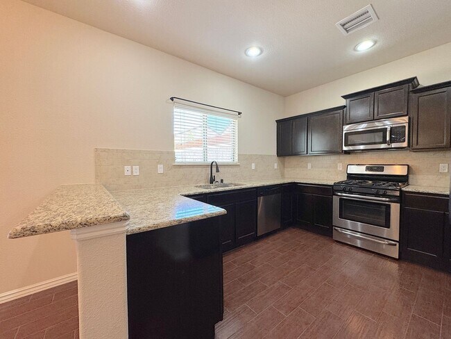 Building Photo - West El Paso 4bed/3bath + office - Refrig ...
