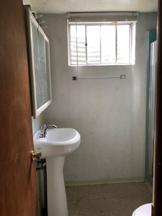 Building Photo - 3 Bed, 2 Bath Home with 2 Bonus Basement Rooms – Prime Location Near CSU | Available June 10th!