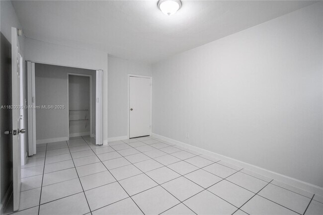 Building Photo - 7821 Carlyle Ave