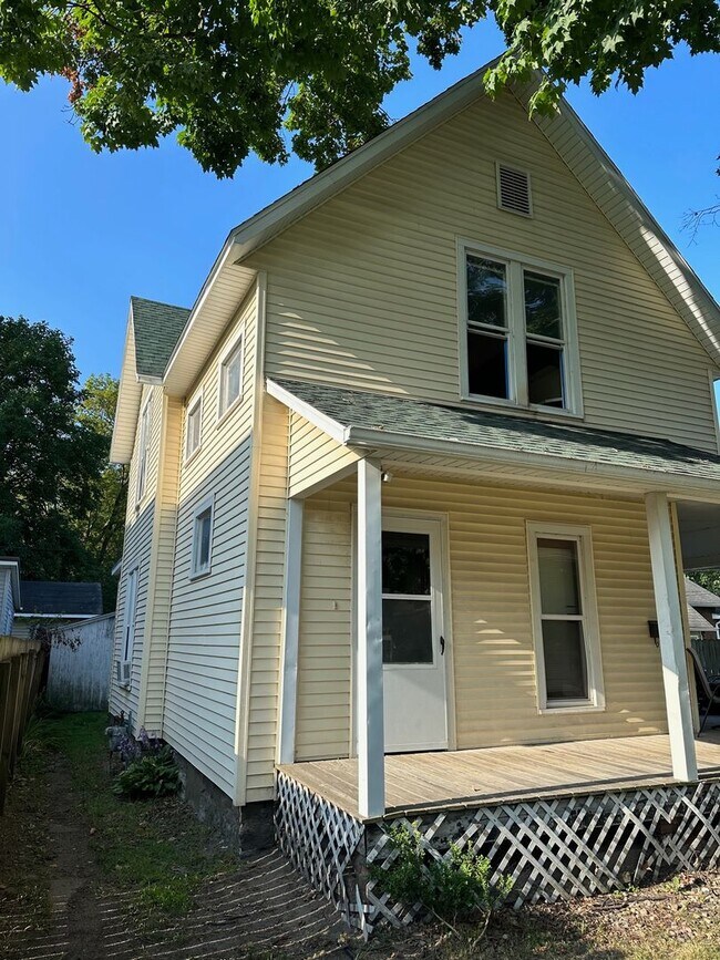Primary Photo - 504 E Jefferson St