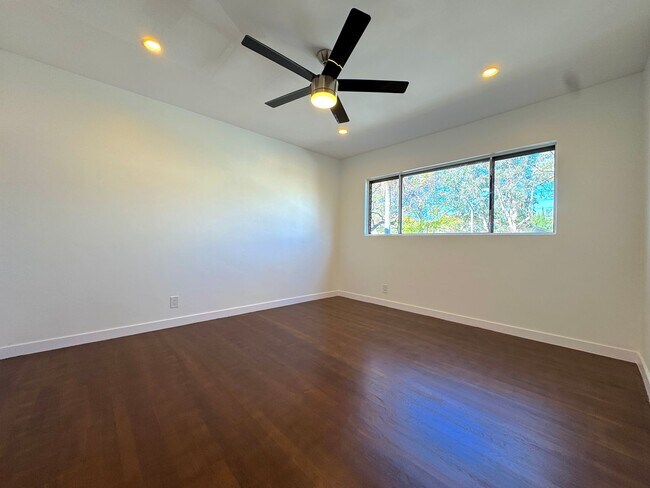 Building Photo - Fully Renovated 2-Bedroom in Prime West Ho...