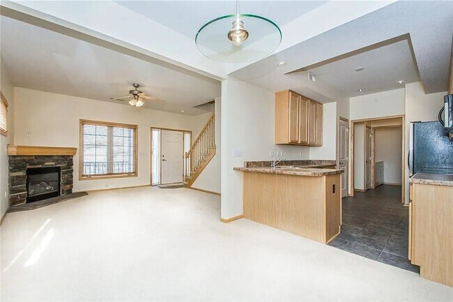 Building Photo - 2101 Meadow Ct