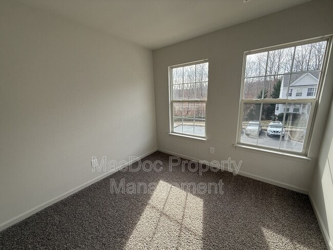 Building Photo - 4249 Normandy Ct