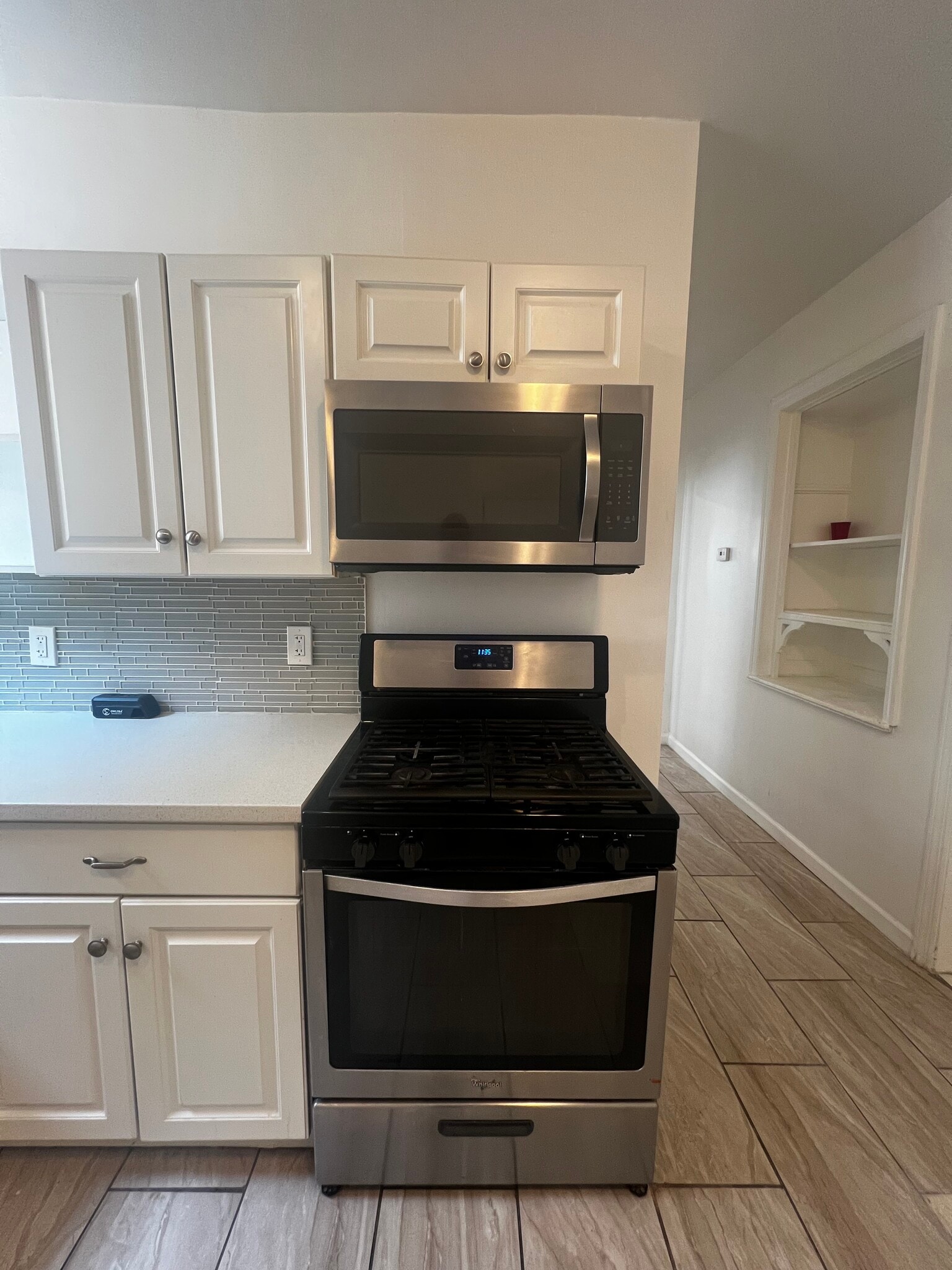 GAS RANGE AND MICROWAVE - 81 2nd St