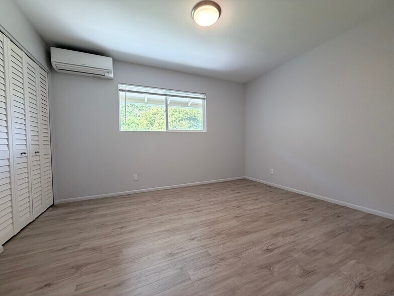 Building Photo - 137 Oko St