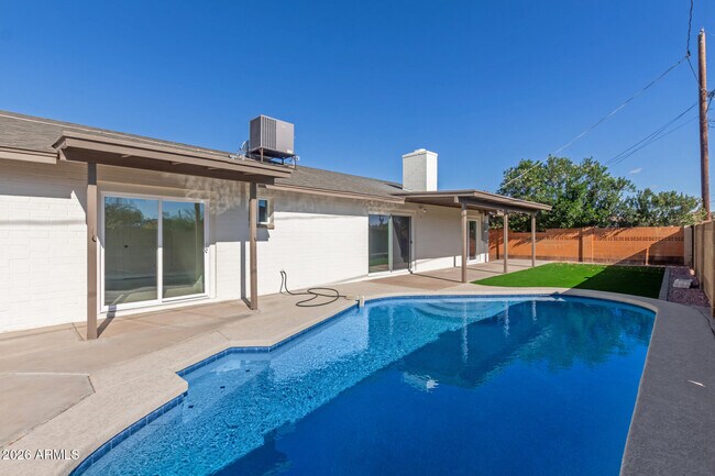 Building Photo - 1103 E Palmcroft Dr