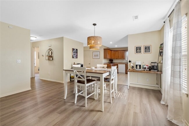 Building Photo - 4462 W Alberta St