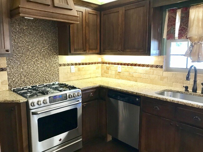 Building Photo - Remodeled Gem in NW OKC