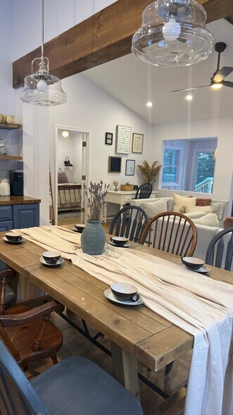 Building Photo - 189 Eagle Pass Rd