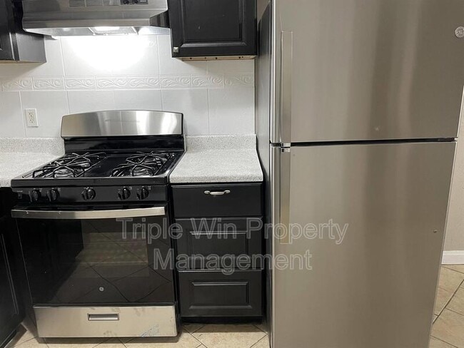 Building Photo - 2139 Kappel Dr