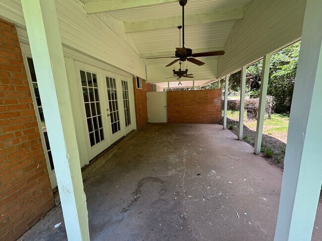 Building Photo - Broadmoor