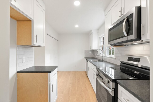 Building Photo - 111 Fernridge Dr