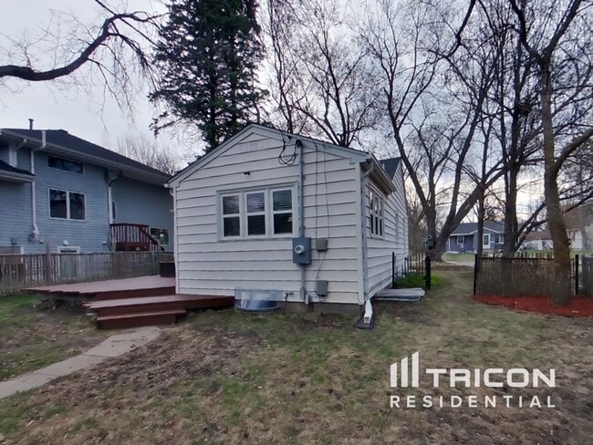 Building Photo - 226 18th Ave N