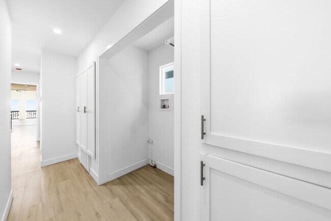 Building Photo - 3010 W Oceanfront