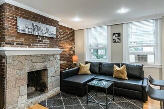 Building Photo - Historic Beacon Hill Charm Meets Modern Urban Living – 2 Bed | 1 Bath