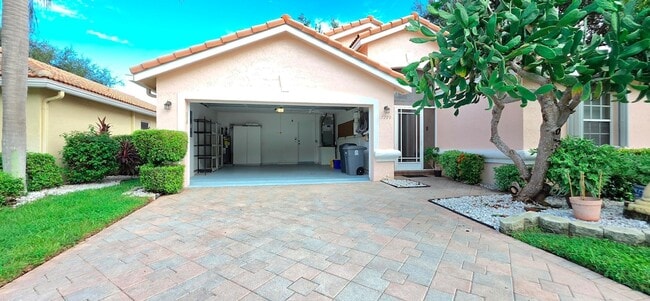 Building Photo - 7299 Lugano Dr
