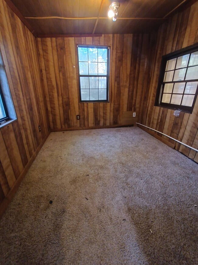 Building Photo - Half off first month rent move in special