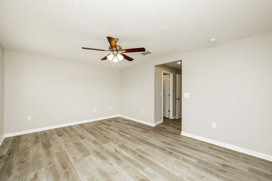 Building Photo - 12926 Utopia Gardens Way