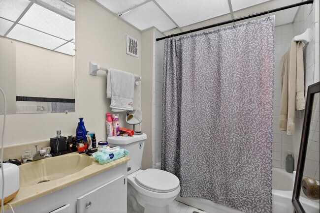 Building Photo - 7820 S Colony Cir