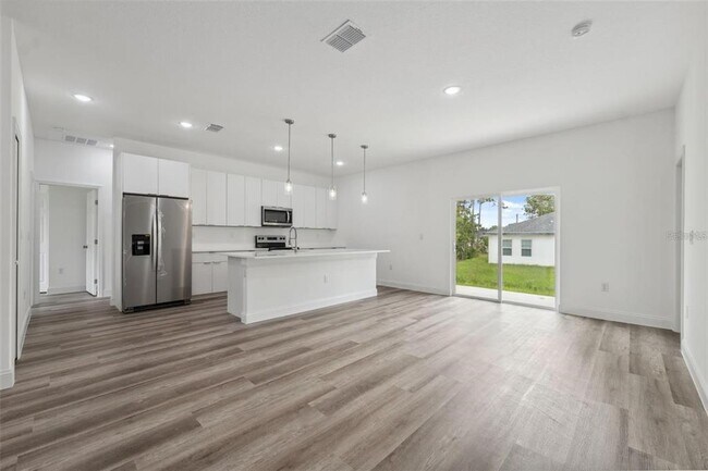 Building Photo - 6062 SW 154th Place Rd