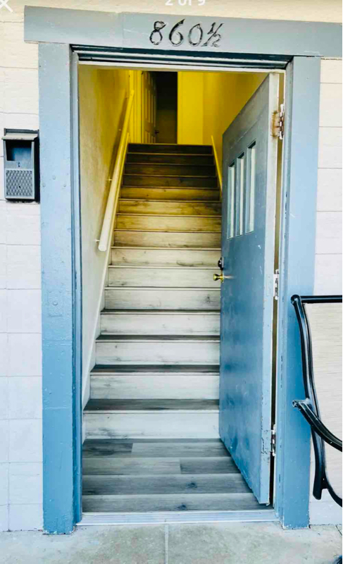 Building Photo - 860 W 47th St