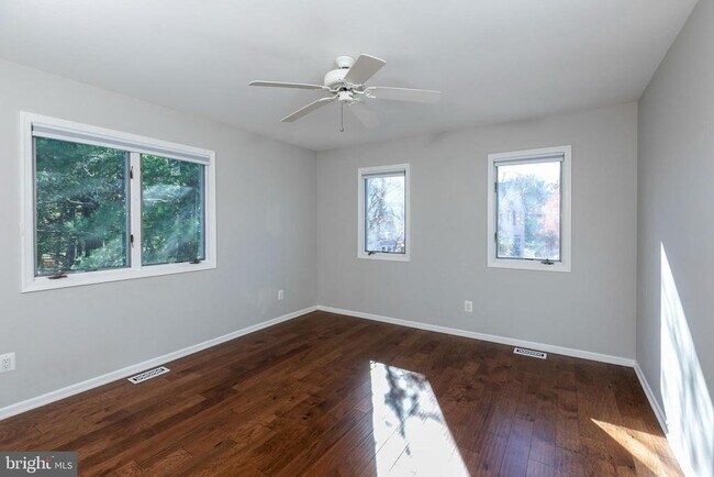 Building Photo - 11 Lexington Ct