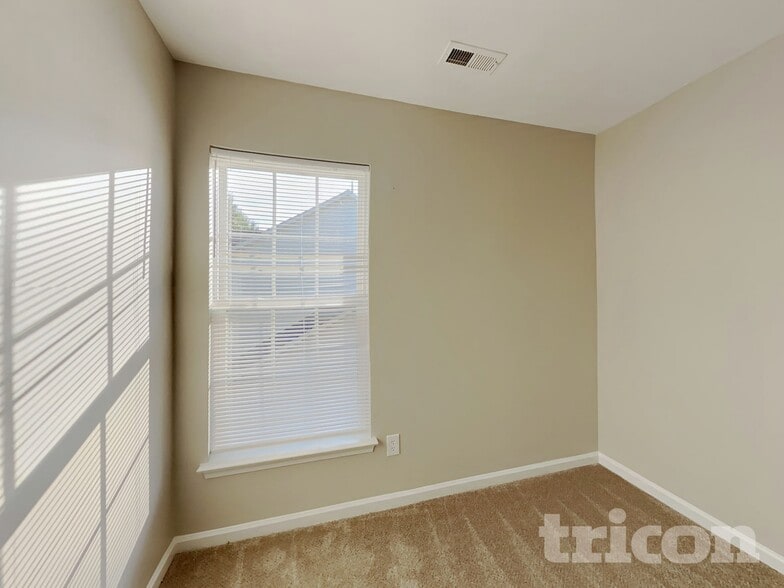 Building Photo - 544 Stillgreen Ln