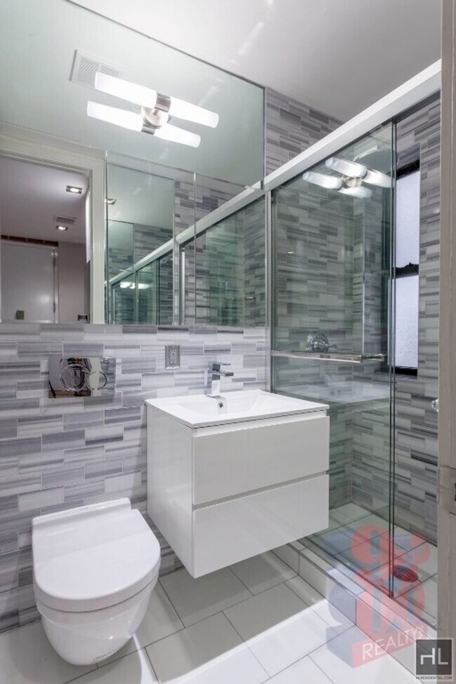 Building Photo - Second Avenue