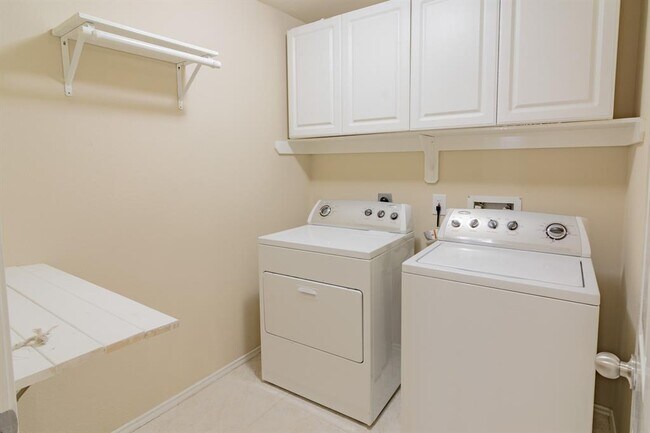 Building Photo - 14 S Vesper Bend Cir