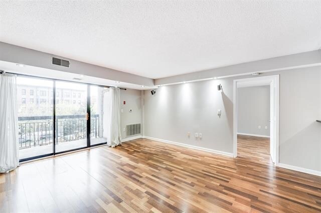 Building Photo - 700 1st St