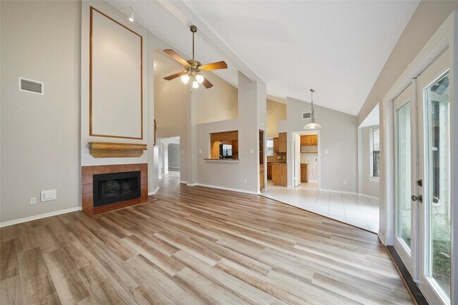 Building Photo - 2402 Brookdale Dr