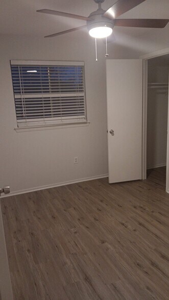 Building Photo - 2207 Montclair Dr