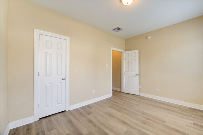 Building Photo - 5530 Mangrove Creek Ln