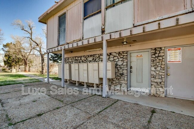 Building Photo - 6048 NW Expressway