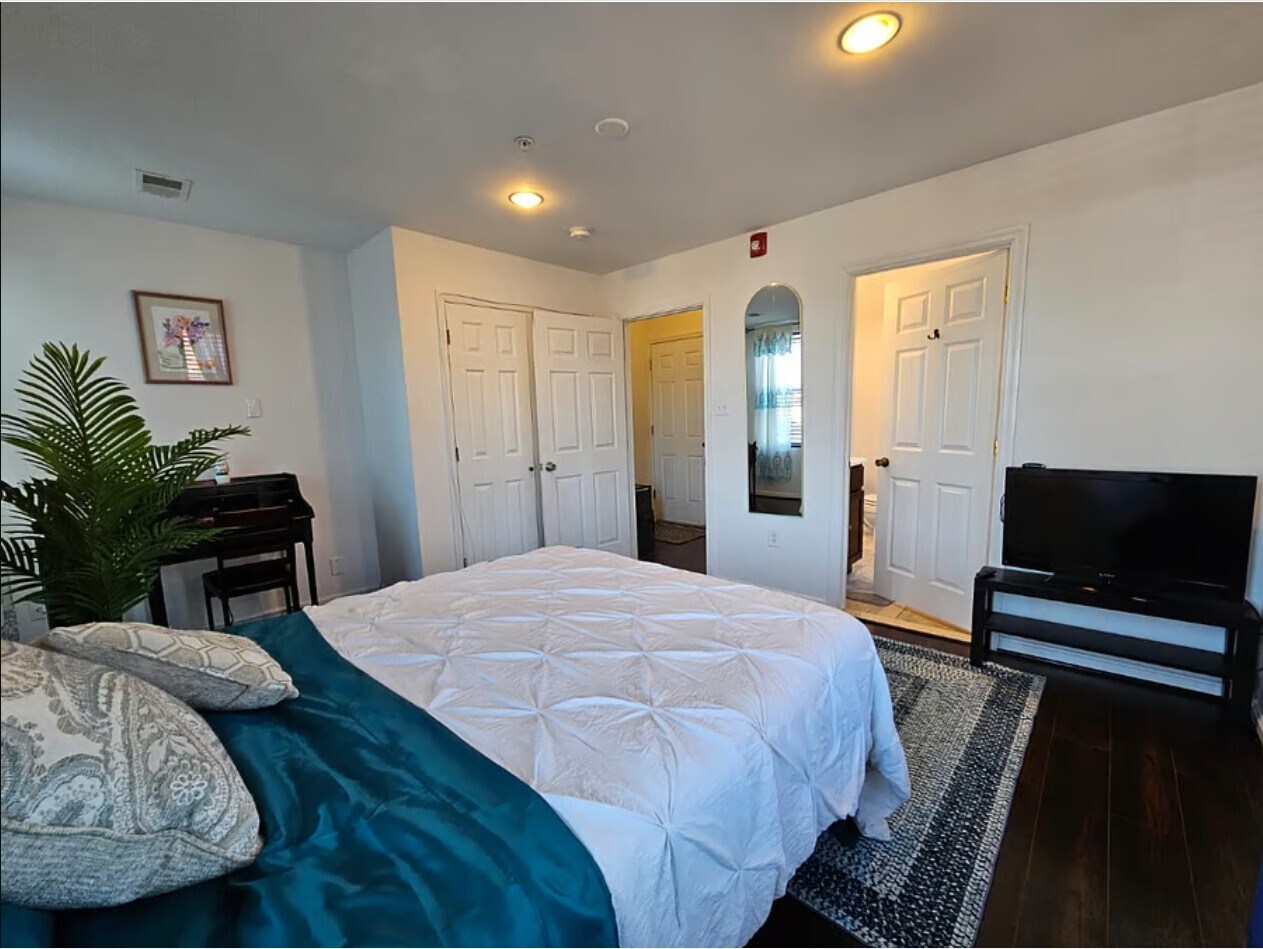 Building Photo - 2517 Saint Paul St