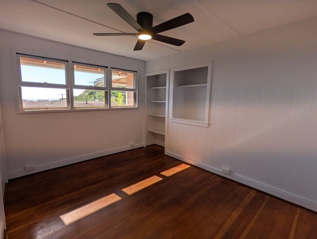 Building Photo - Ocean view upstairs 3 bed 2 bath 2 parking duplex near Likelike Hwy