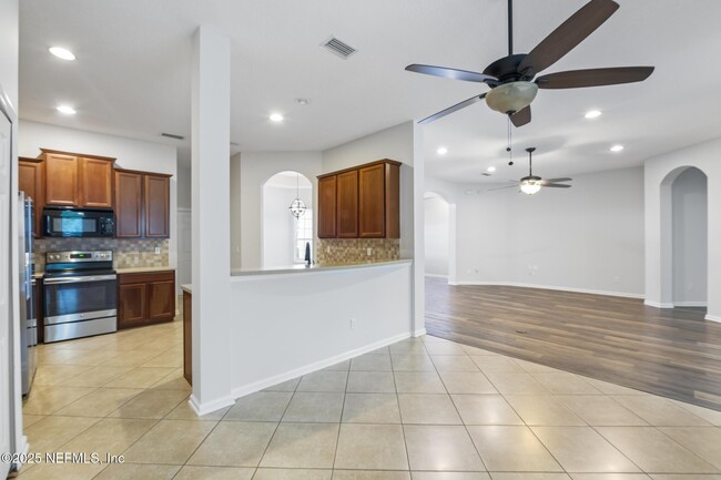 Building Photo - 14390 Millhopper Rd