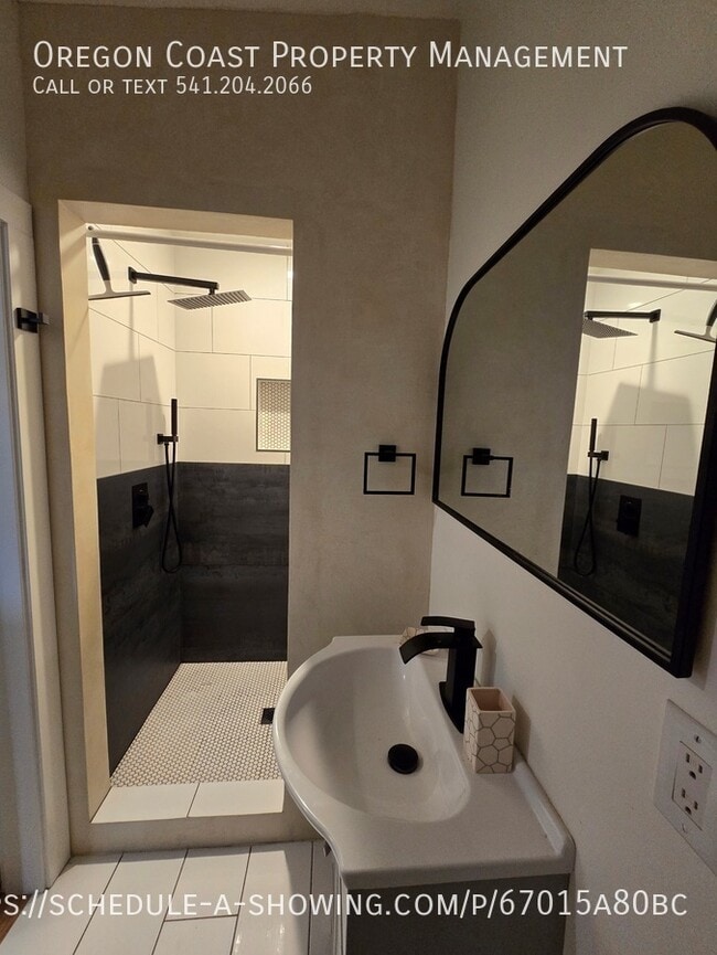 Building Photo - 1870 SE 3rd St