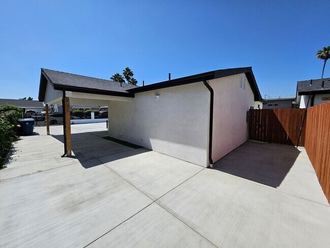 Building Photo - Denny Properties