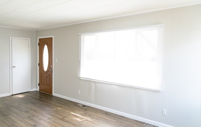 Building Photo - 2373 Vale Dr