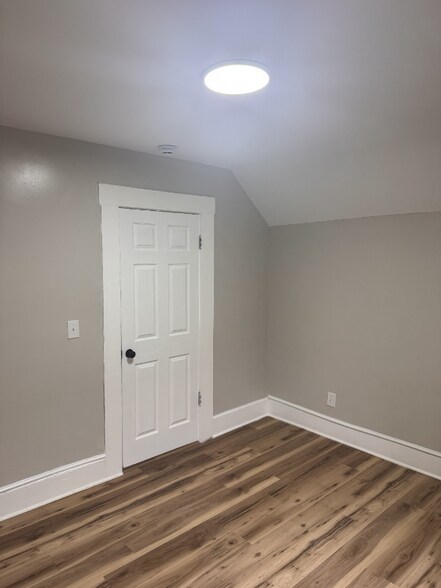 Building Photo - 537 W Auburn Ave