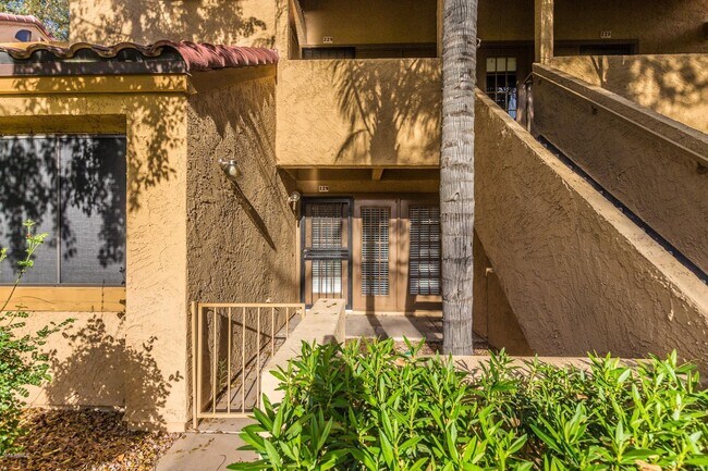 Building Photo - 4901 S Calle Los Cerros Dr