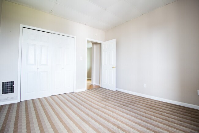 Building Photo - 1028 E Warrington Ave