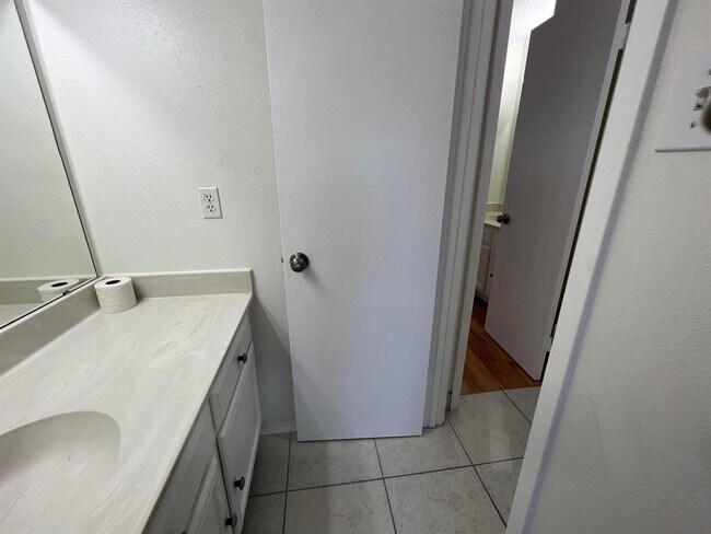Building Photo - 3837 Tanglewilde St