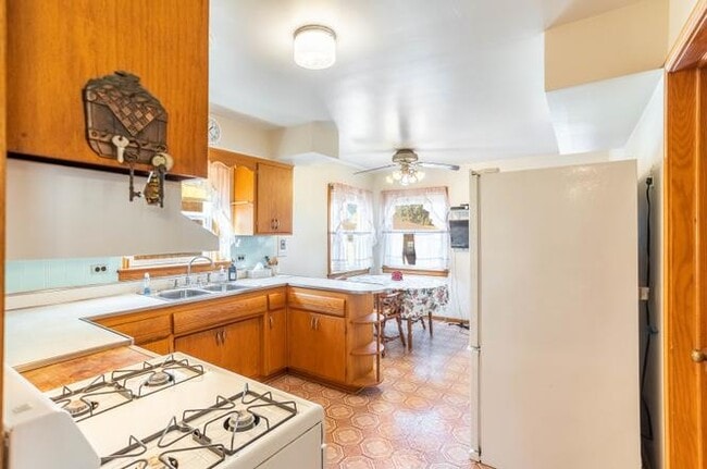 Building Photo - 3630 W 66th St