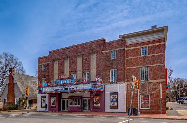 Building Photo - 2200 N Westmoreland St