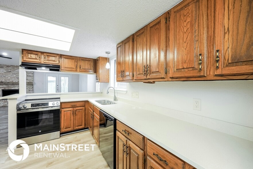 Building Photo - 2755 Knoll Tree St